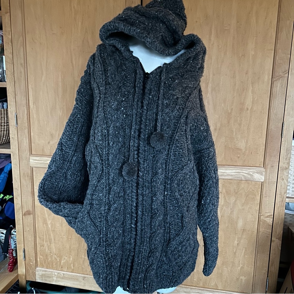 Handcrafyed Sisandina 100% Wool Hooded Zip Sweater